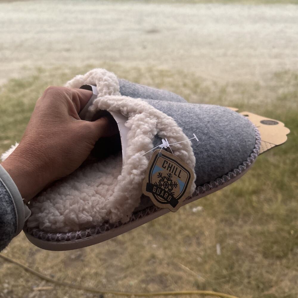 GAA-HUU sherpa faux fur cozy slippers women Size Medium 7-8